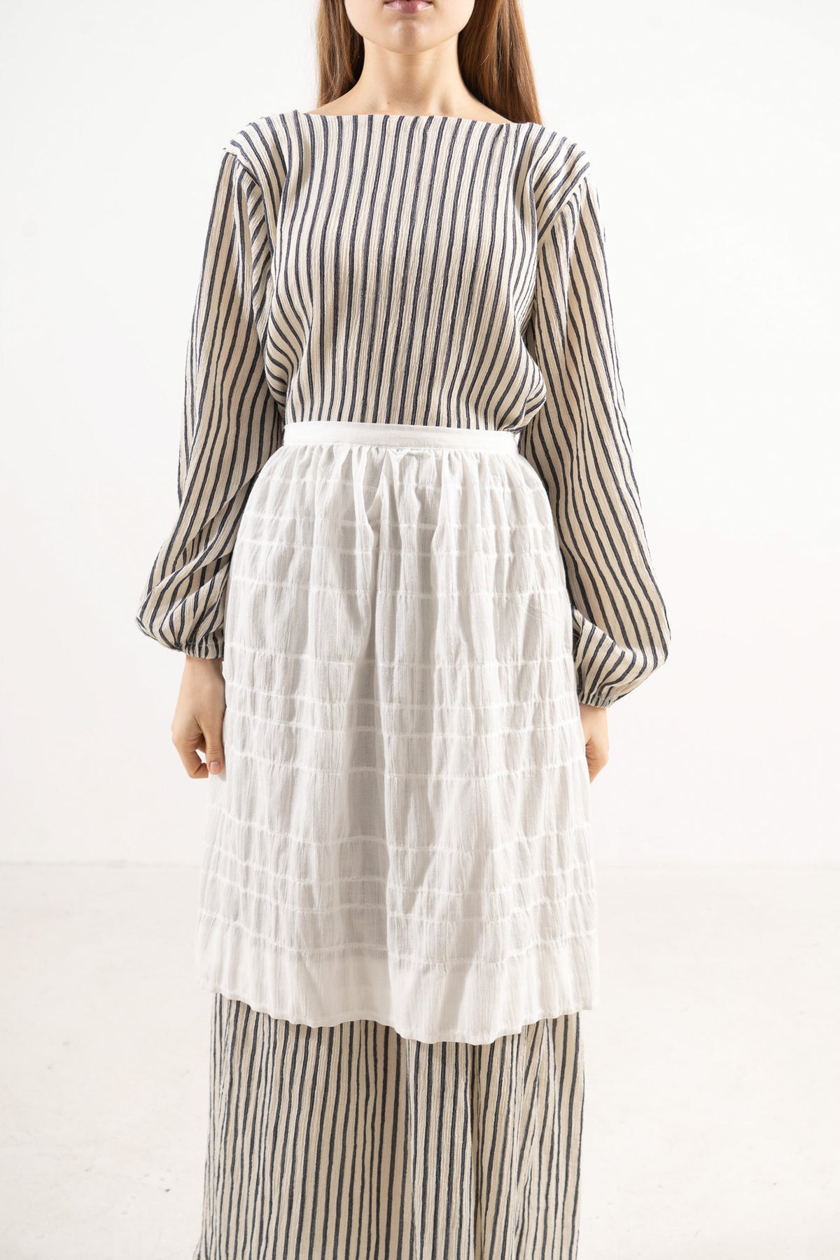 mocha-le-tablier-mid-apron-cotton-detail