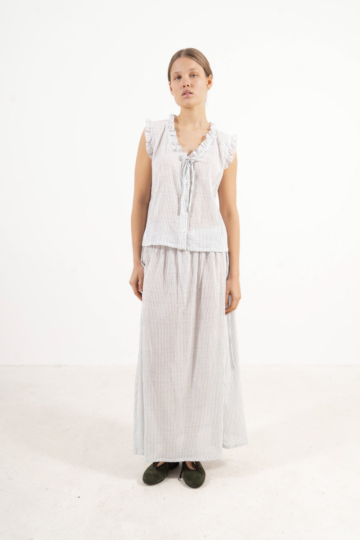 Front view studio portrait featuring a model in the Rosy Set by MOCHA, capturing its effortless elegance, airy lightness, and graceful style.